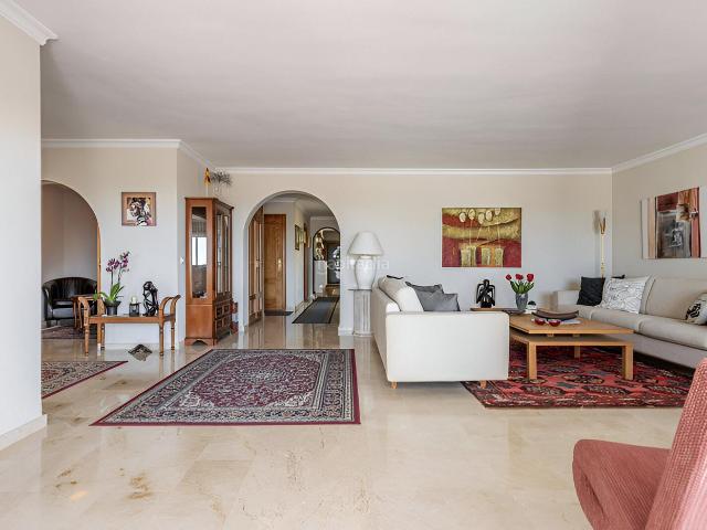 Apartamento en venta en Benahavís, La Alquería. Apartamento en Planta Intermedia en Atalaya. Apartamentos.
