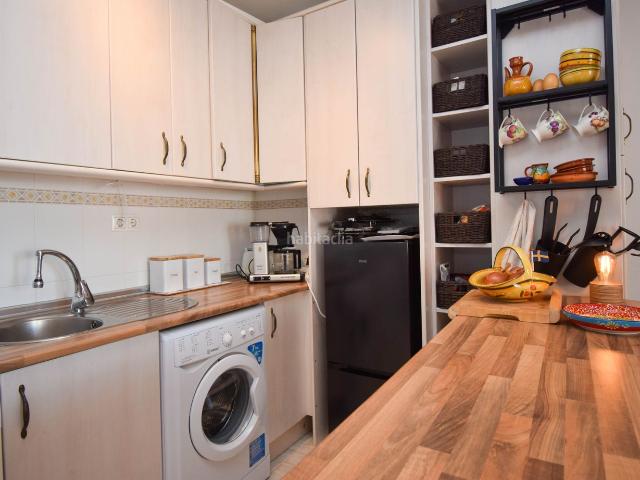 Apartamento en venta en Benalmádena, Cortijo Torrequebrada. Piso de un dormitorio con amplia terraza, vistas al mar y a poca distancia a pie de la playa. Apartamentos.