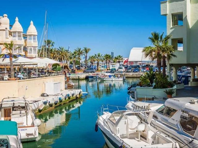 Apartamento en venta en Benalmádena, Puerto Marina. Apartamentos.