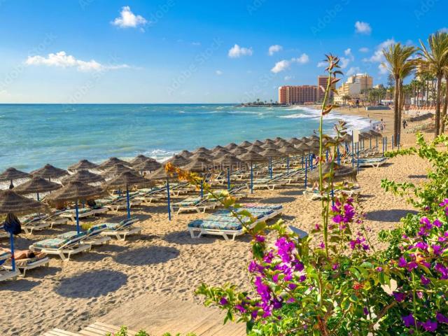 Apartamento en venta en Benalmádena, Puerto Marina. Apartamentos.