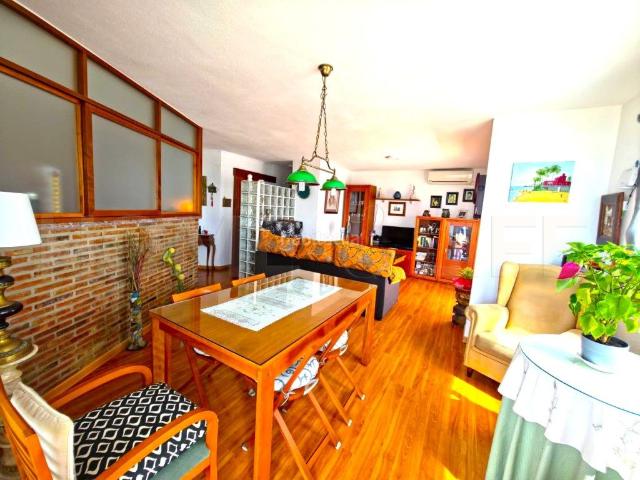 Apartamento en venta en Benalmádena, Puerto Marina. EXCLUSIVA PROPIEDAD CON ESPECTACULARES VISTAS AL MAR. Apartamentos.
