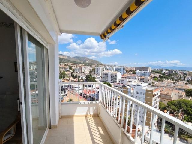 Apartamento en venta en Benalmádena, Puerto Marina. ¡Hermoso apartamento con vistas infinitas en Puerto Marina, Benalmádena!. Apartamentos.