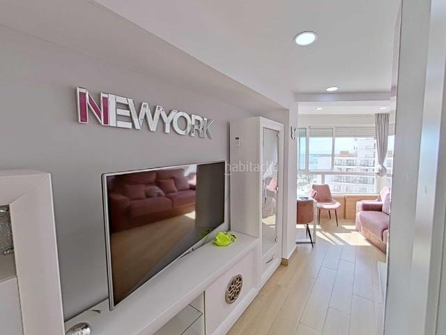 Apartamento en venta en Benalmádena, Puerto Marina. Precioso apartamento reformado en primera línea junto a Puerto Marina en Benalmádena. Apartamentos.