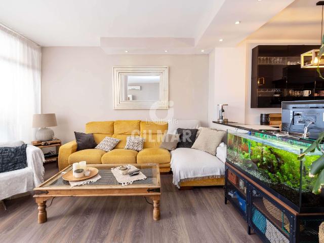 Apartamento en venta en Benalmádena, Santangelo. Magnífica vivienda en planta baja que disfruta de una gran terraza, el piso ha sido recientemente reformado y está situado en la e. Apartamentos.