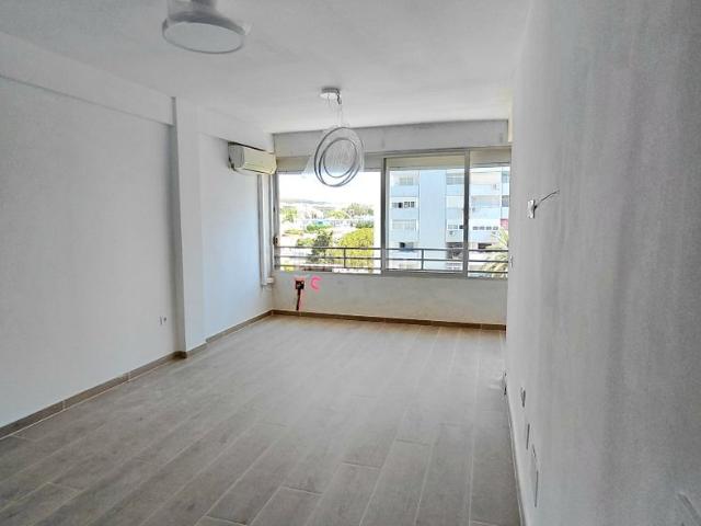 Apartamento en venta en Benalmádena, Solymar. Piso recien reformado y a estrenar, con posibilidad de hacer un segundo dormitorio, con jardín, vistas y piscina. Apartamentos.