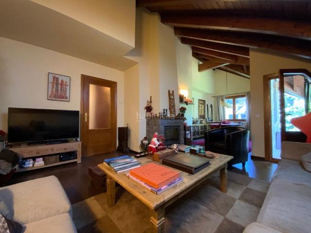 Apartamento en venta en Benasque. Dúplex de 3 dormitorios con amplia terraza en LINSOLES. Apartamentos.