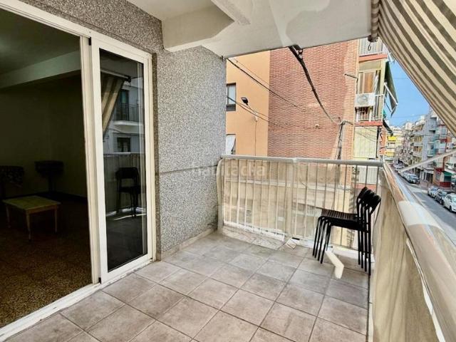 Apartamento en venta en Benidorm, Centro Urbano. EXCLUSIVA! AMPLIO PISO DE 3 DORMITORIOS Y 2 BAÑOS A 140 METROS DE LA PLAYA EN EL CENTRO DE BENIDORM. Apartamentos.