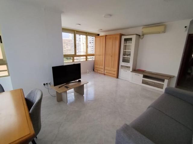 Apartamento en venta en Benidorm, Levante Alto. Apartamento de 1 dormitorio en zona de Levante. En buen estado Parking y piscina comunitaria. Apartamentos.
