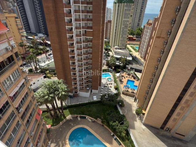 Apartamento en venta en Benidorm, Playa Levante. Acogedor apartamento cerca de playa Levante con vistas al mar y Benidorm. Apartamentos.