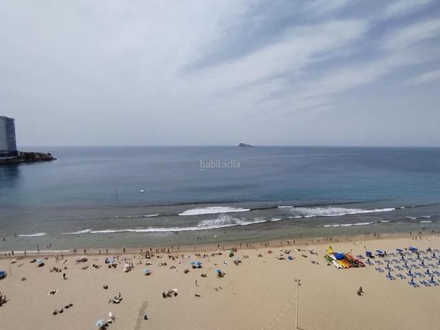 Apartamento en venta en Benidorm, Playa Levante. Apartamento de esquina en Primera Linea de Playa. Apartamentos.
