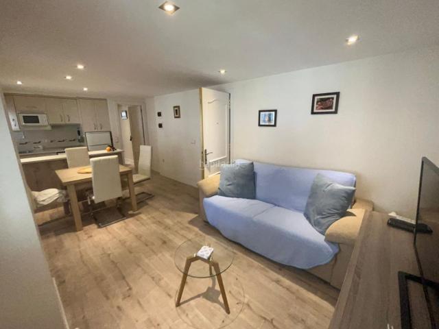 Apartamento en venta en Benidorm, Playa Levante. Apartamento en planta baja, reformado, zona levante plaza triangular. Apartamentos.