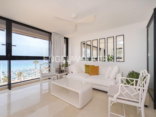 Apartamento en venta en Benidorm, Playa Levante. Lujo frente al mar en el emblemático Edificio Santa Margarita. Apartamentos.