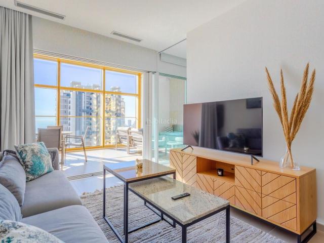 Apartamento en venta en Benidorm, Playa Poniente. Precioso apartamento con 2 dormitorios y vistas increíbles al mar y costa Mediterránea. Apartamentos.