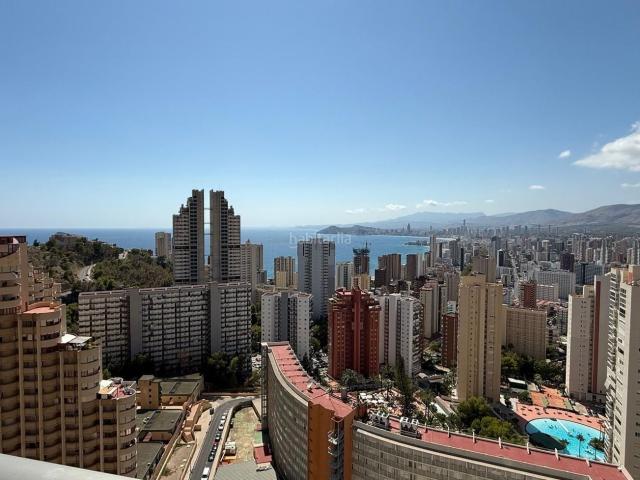 Apartamento en venta en Benidorm, Rincón Alto. Amplio piso con vistas espectaculares al mar y Benidorm en zona Sierra Helada. Apartamentos.