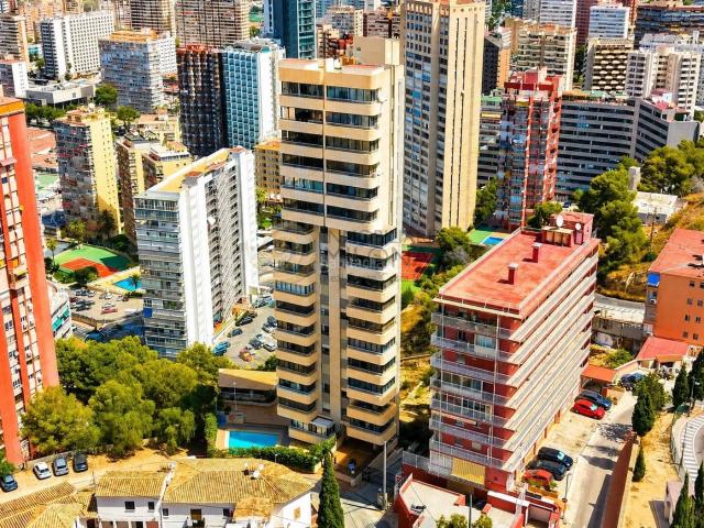Apartamento en venta en Benidorm, Rincón Alto. Apartamento con vistas al mar, plaza de garaje y piscina en Torre Dos Calas Benidorm. Apartamentos.