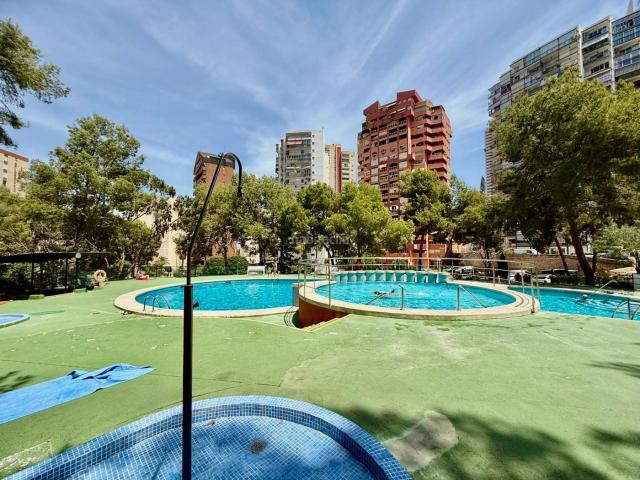 Apartamento en venta en Benidorm, Rincón Alto. APARTAMENTO DE 3 DORMITORIOS CON PISCINA, PARKING Y VISTAS DESPEJADAS EN RINCON DE LOIX, BENIDORM. Apartamentos.