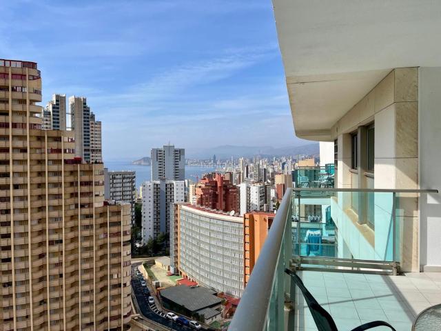 Apartamento en venta en Benidorm, Rincón Alto. Apartamento de dos dormitorios con plaza de garaje en Torre Lugano Playa Levante Rincón. Apartamentos.