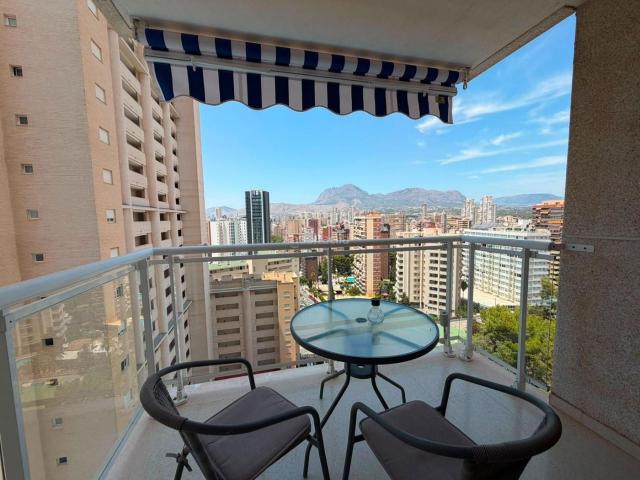 Apartamento en venta en Benidorm, Rincón Alto. Bonito apartamento con vistas al mar y montañas en zona Rincon de Loix. Apartamentos.