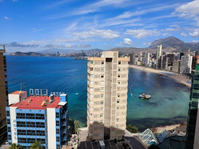 Apartamento en venta en Benidorm, Rincón Alto. Bonito apartamento de 1 dorm. en buen estado con vistas al mar a 200m de la playa de Levante. Apartamentos.