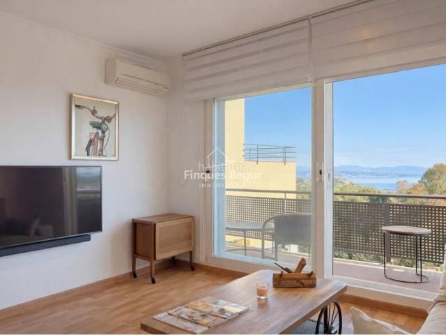 Apartamento en venta en Begur, Begur Costa Brava. Begur, Apartamento céntrico con vistas al mar y al Castillo de Begur. Apartamentos.