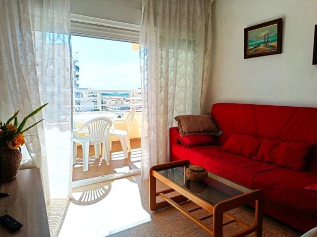 Apartamento en venta en Bellreguard. Vivienda en primera línea con vistas impresionantes al mar. Apartamentos.
