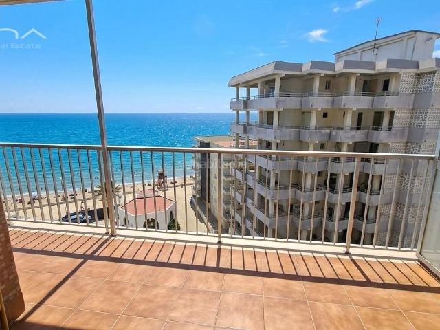 Apartamento en venta en Bellreguard. Apartamento en venta en primera línea de la Playa de Bellreguard con vistas al mar y totalmente reformado. Apartamentos.