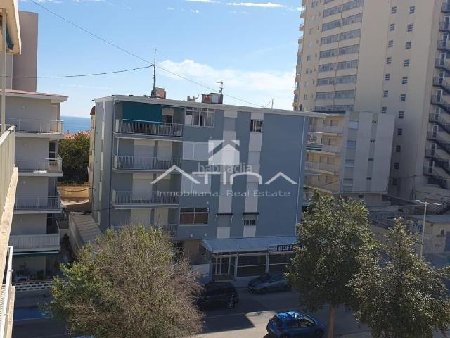 Apartamento en venta en Bellreguard. Apartamento situado en la tercera línea de la playa de Bellreguard y a solo 150 metros del mar. Apartamentos.