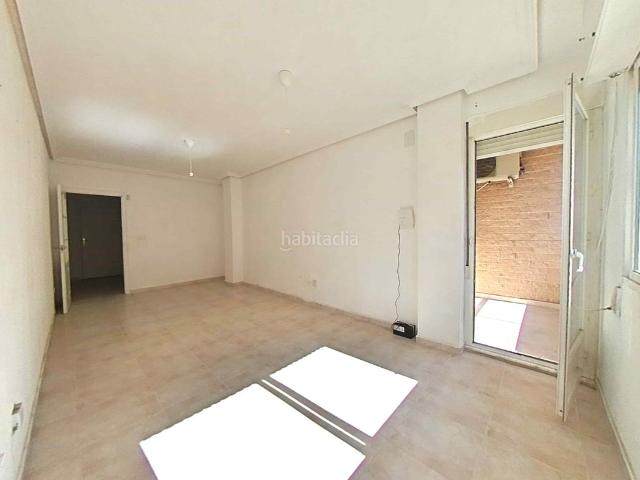 Apartamento en venta en Bigastro. Acogedor piso en Bigastro, Alicante con balcón y aire acondicionado. Apartamentos.