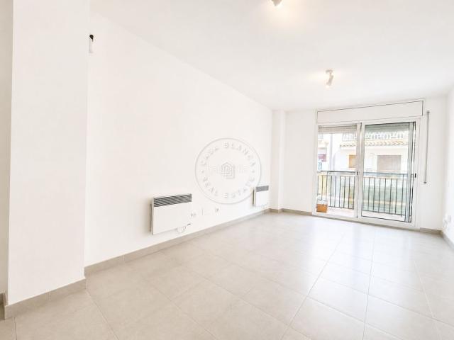 Apartamento en venta en Blanes, Mont Ferrant Joan Carles I Costa Brava. Piso luminoso en zona tranquila de Blanes. Apartamentos.