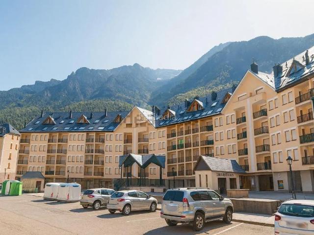 Apartamento en venta en Canfranc. Apartamento con garaje y trastero en Canfranc Estación Pirineo Aragonés. Apartamentos.