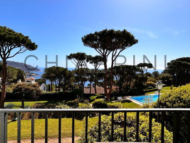 Apartamento en venta en Calella de Palafrugell Costa Brava. APARTAMENTO CON VISTAS AL MAR CON PLAZA DE PARKING Y PISCINA. Apartamentos Calella de.