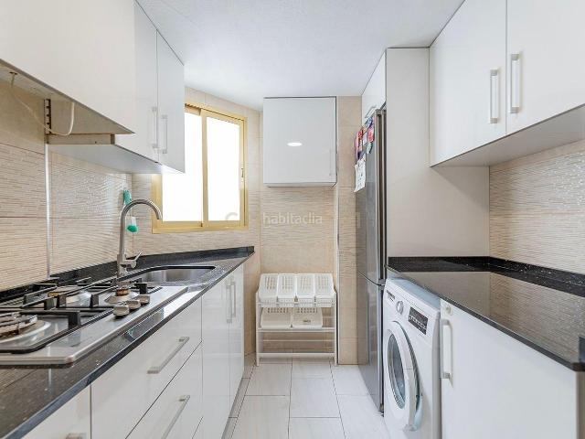 Apartamento en venta en Calp, Pueblo. Amplio piso céntrico en Calpe con 3 dormitorios y terraza, a pocos pasos de la playa. Apartamentos.
