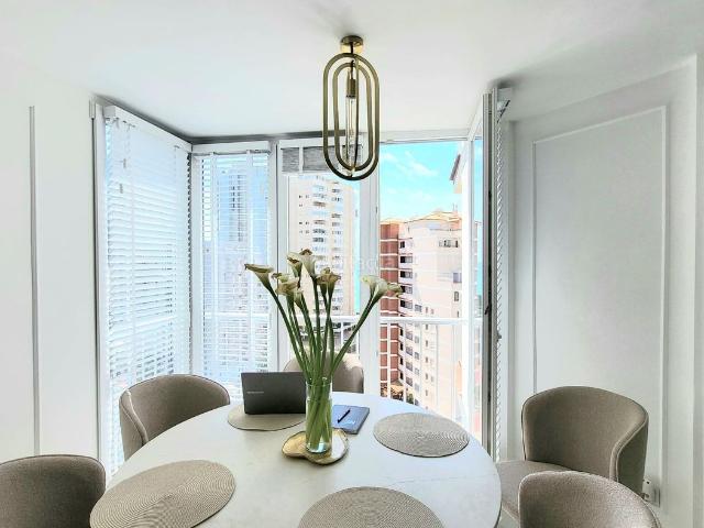 Apartamento en venta en Calp, Playa Arenal Bol. Apartamento moderno de dos dormitorios con vistas al mar en la residencia ATLANTICO, Calpe. Sistema de aire acondicionado, nueva r. Apartamentos.