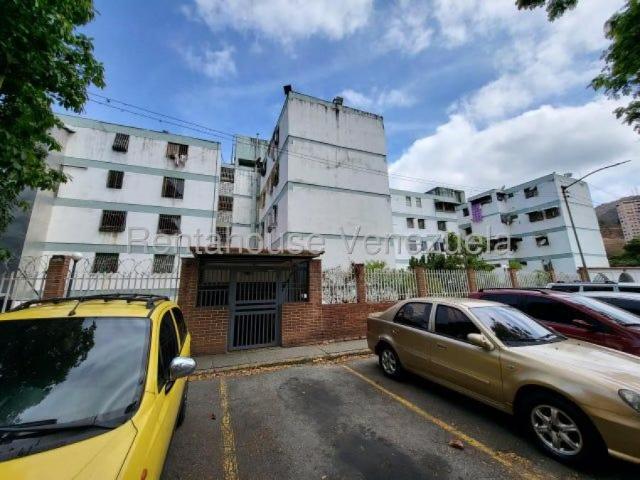 Apartamento en Venta en Caracas caricuao Distrito Federal 69 m2. 3 hab