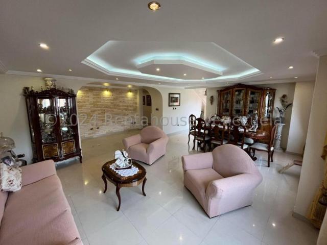 Apartamento en Venta en Caracas El Paraiso Distrito Federal 451 m2. 4 hab