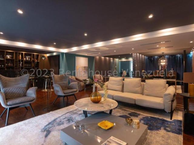Apartamento en Venta en Caracas El Rosal Distrito Federal 220 m2. 3 hab