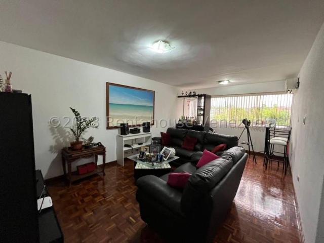 Apartamento en Venta en Caracas La Tahona Distrito Federal 102 m2. 2 hab
