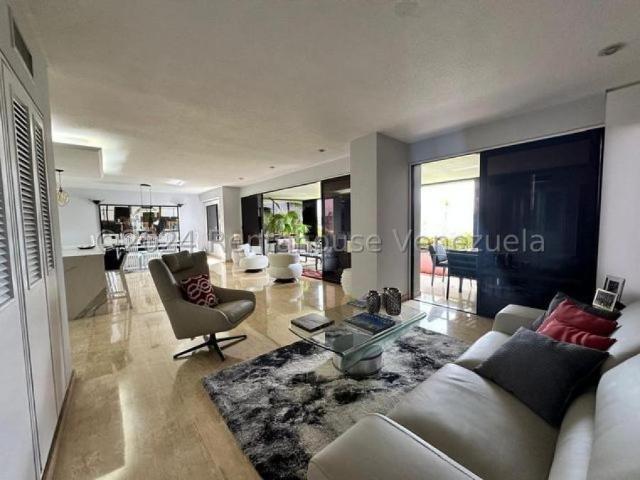 Apartamento en Venta en Caracas Lomas de San Roman Distrito Federal 254 m2. 3 hab