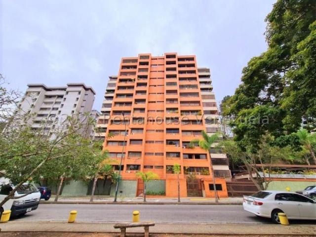 Apartamento en Venta en Caracas Los Naranjos del Cafetal Distrito Federal 198 m2. 3 hab