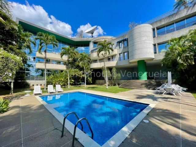 Apartamento en Venta en Caracas Los Palos Grandes Distrito Federal 349 m2. 4 hab