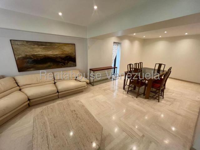 Apartamento en Venta en Caracas Santa Eduvigis Distrito Federal 232 m2. 4 hab