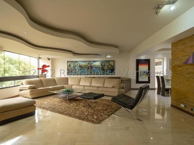 Apartamento en Venta en Caracas Santa Eduvigis Distrito Federal 232 m2. 3 hab
