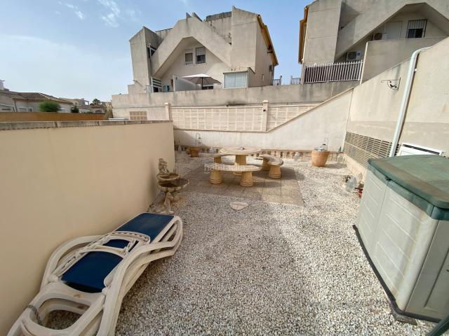 Apartamento en venta en Castalla. Precioso piso de dos dormitorios en la planta superior con jardín privado, azotea y unas vistas impresionantes. Apartamentos.