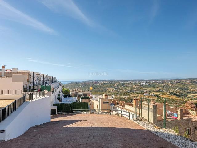 Apartamento en venta en Casares, Doña Julia Golf. Espectacular esquina de 3 dormitorios con vistas panorámicas al mar y Finca Cortesín. Apartamentos.