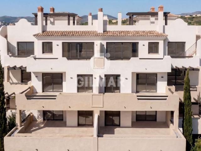 Apartamento en venta en Casares, Doña Julia Golf. Espectacular vivienda de dos dormitorios y amplia terraza privada con vistas al mar en el exclusivo complejo residencial.Situado j. Apartamentos.