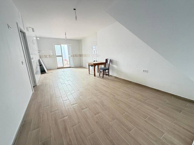 Apartamento en venta en Chiclana de la Frontera, La Banda Campo de Fútbol. Vivienda a estrenar con gran patio privado y garaje en el centro de Chiclana. Apartamentos Chiclana de la.