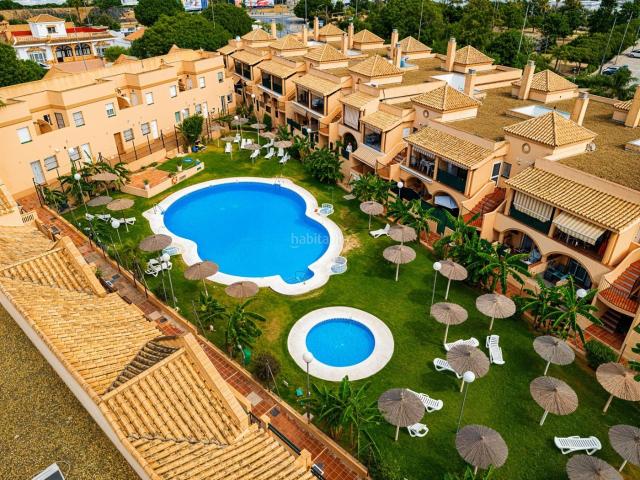 Apartamento en venta en Chiclana de la Frontera, La Barrosa. Apartamento de 2 dormitorios a 1.300 metros de la playa La Barrosa. Apartamentos Chiclana de la.