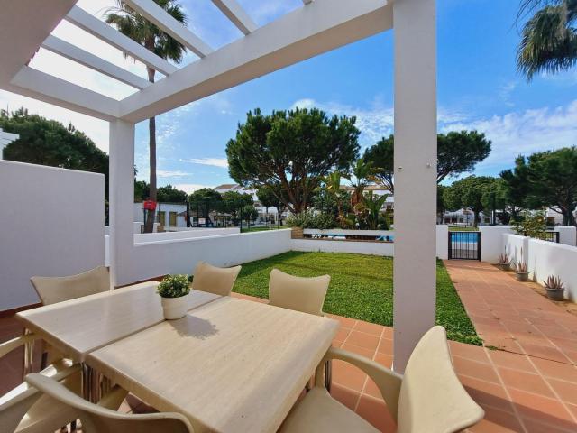 Apartamento en venta en Chiclana de la Frontera, La Barrosa. Venta de Bajo en Residencial Carrajolilla! Producto de Inversión. Apartamentos Chiclana de la.