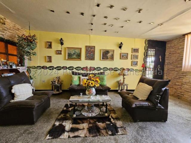 Apartamento en Venta en Coro Falcón 89 m2. 3 hab