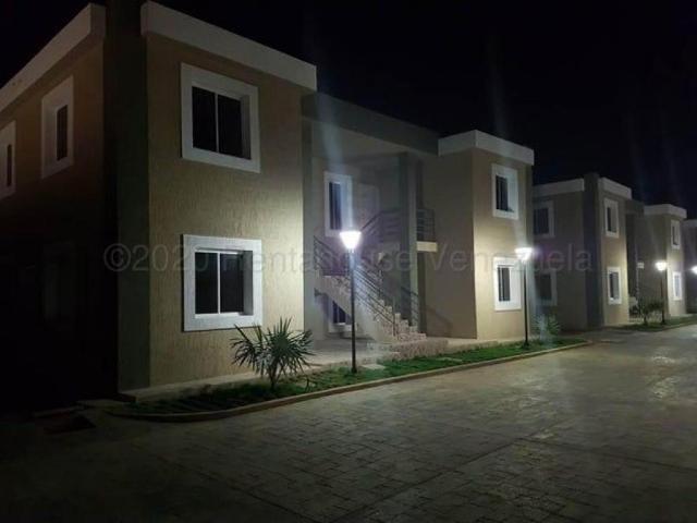 Apartamento en Venta en Coro Falcón 98 m2. 3 hab